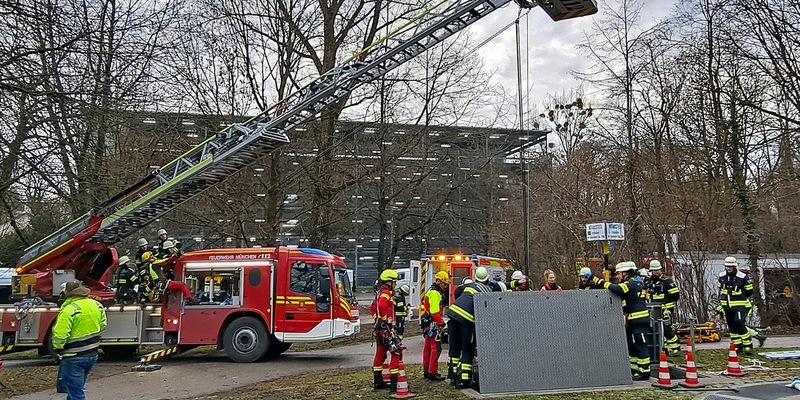 FW-M: Absturz bei Wartungsarbeiten (Biederstein) - Foto: presseportal.de