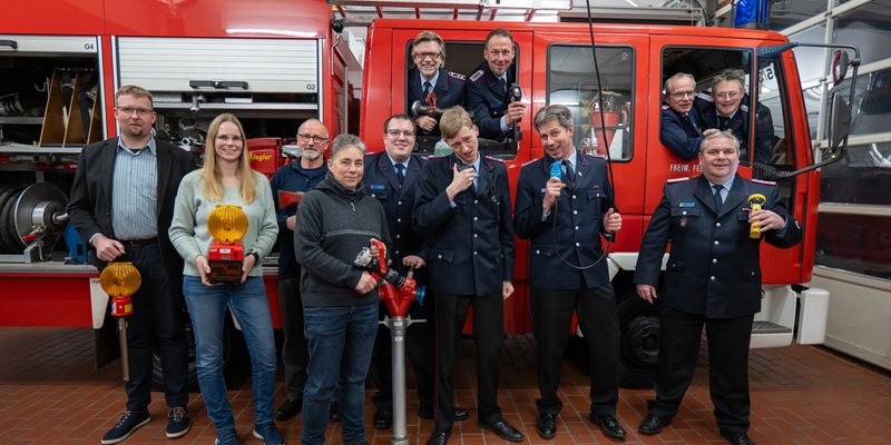 FW Celle: Feuerwehr Bostel: Mit 90 einen Defi anschaffen und trotzdem Kinder kriegen - Foto: presseportal.de