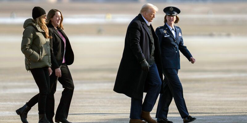 US-Präsident Trump ist mit seiner Ehefrau Melania Trump nach North Carolina gereist.  - Foto: Jess Rapfogel/AP/dpa