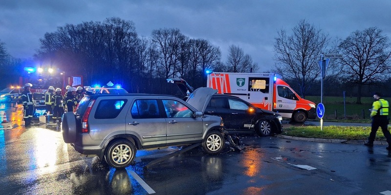 FW Sonsbeck: Auslaufende Betriebsmittel nach Verkehrsunfall - Foto: presseportal.de