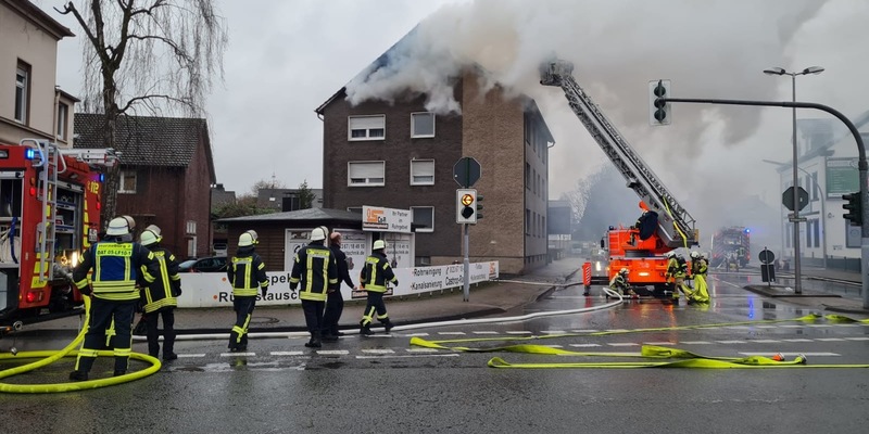 FW Datteln: Wohnungsbrand in Datteln fordert 3 Feuerwehren - Foto: presseportal.de