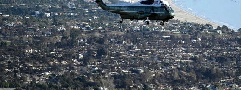 Nach dem Überflug über die Brandgebiete zeigte sich Trump schockiert. - Foto: Mandel Ngan/Pool AFP/AP/dpa