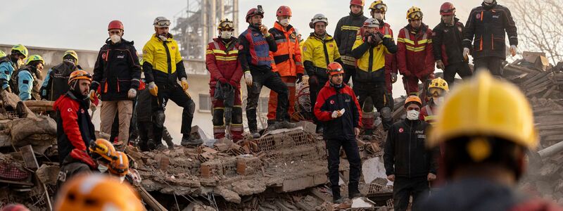 Zwei Menschen kamen ums Leben, drei wurden verletzt. - Foto: Ugur Yildirim/DIA Photo/AP/dpa