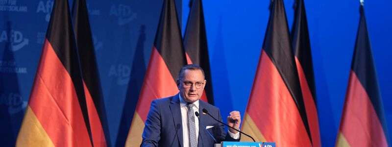 «Tino, Tino»-Rufe für AfD-Co-Chef Chrupalla. Als Ziel für die Bundestagswahl gibt er aus, mindestens zweitstärkste Kraft zu werden. - Foto: Sebastian Willnow/dpa