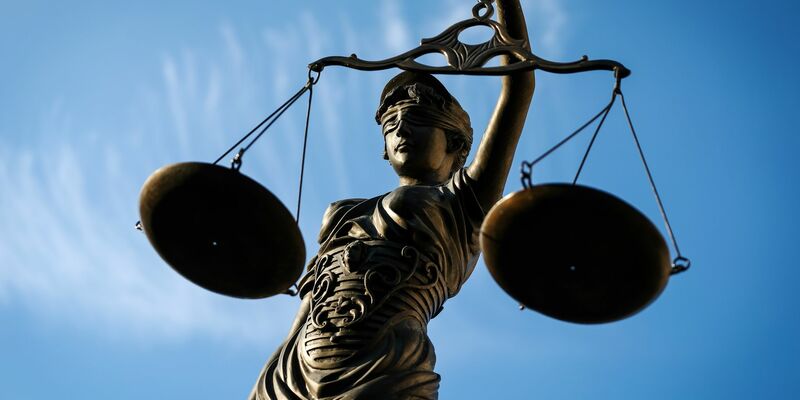 Die Deutschen nehmen die Justiz seltener in Anspruch als früher, die Zahl der Zivilklagen ist stark gesunken. - Foto: David-Wolfgang Ebener/dpa