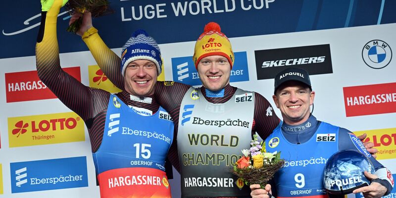 Jubel auch bei den Doppelsitzern. - Foto: Martin Schutt/dpa