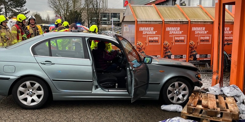 POL-ME: Fahrfehler auf Baumarkt-Parkplatz: 83-Jährige und 84-Jähriger leicht verletzt - hoher Sachschaden - Ratingen - 2501091 - Foto: presseportal.de