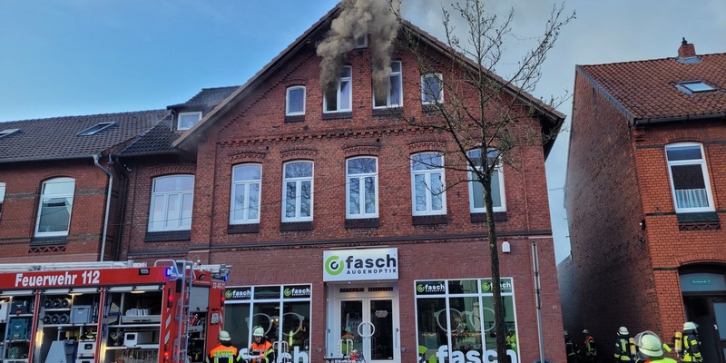 FW-ROW: Feuer im Dachgeschoss eines Wohn- und Geschäftshauses im Stadtzentrum - Foto: presseportal.de