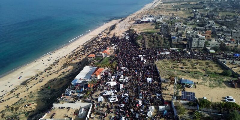 Israel will die Rückkehr von Gaza-Zivilisten in den Norden des Küstenstreifens erst erlauben, wenn eine junge israelische Zivilistin freigelassen wurde.  - Foto: Jehad Alshrafi/AP/dpa