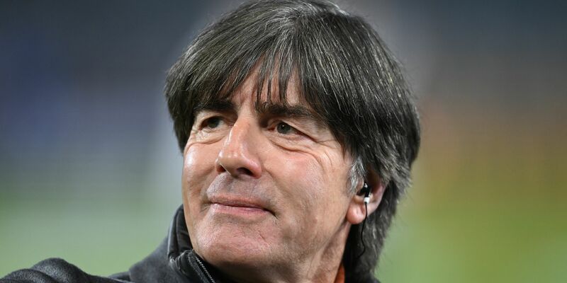 Ex-Bundestrainer Joachim Löw tippt im Meisterkampf auf Bayern München. - Foto: Swen Pförtner/dpa