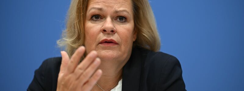 Bundesinnenministerin Nancy Faeser (SPD) hat mit Vertretern mehrerer Internet-Plattformen über Desinformation im Kontext der anstehenden Bundestagswahl gesprochen. (Archivfoto) - Foto: Sebastian Gollnow/dpa