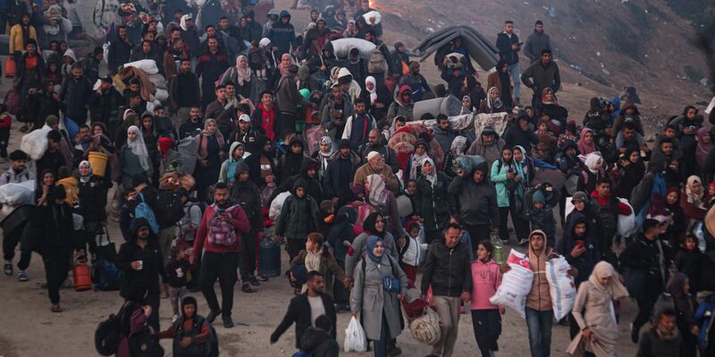 Palästinensischen Angaben zufolge wurden bei israelischen Luftangriffen erneut Zivilisten getötet.   - Foto: Jehad Alshrafi/AP/dpa