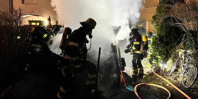 FW-M: Gartenhaus brennt komplett nieder (Fürstenried) - Foto: presseportal.de