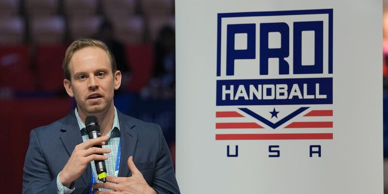 Michael King will Handball in den USA groß machen. - Foto: Soeren Stache/dpa