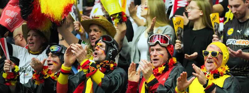 In Deutschland begeistert Handball die Massen. - Foto: Soeren Stache/dpa