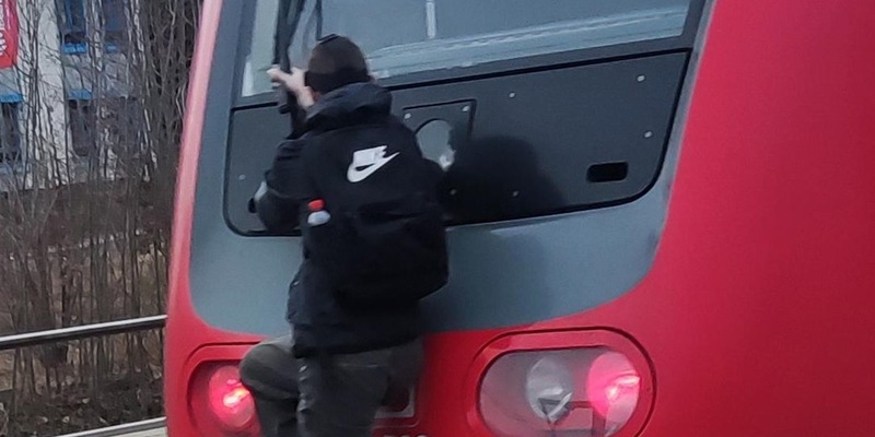 BPOLI C: Lebensgefährliche Aktion - Bundespolizei sucht nach Zeugen - Foto: presseportal.de