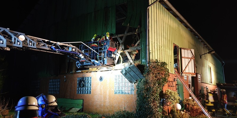 FW-RD: Feuer in der Werkstatt auf einem Bauernhof in Steenfeld-Liesbüttel (Kreis Rendsburg-Eckernförde) - Foto: presseportal.de