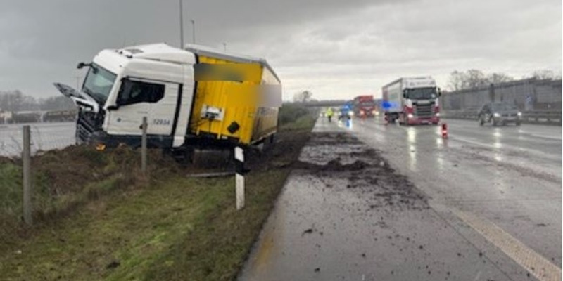 POL-ROW: ++ Rauchentwicklung in Rotenburger Schule: Technischer Defekt ++ Sattelzug-Unfall auf der A1 bei Sittensen ++ - Foto: presseportal.de