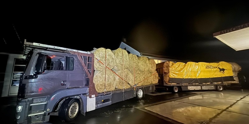 POL-LDK: ++Überladener Holztransporter - 1.050 Euro für vier Heuballen - Transporteur ohne gültige Fahrerlaubnis+Zeugen nach Unfallfluchten gesucht++ - Foto: presseportal.de