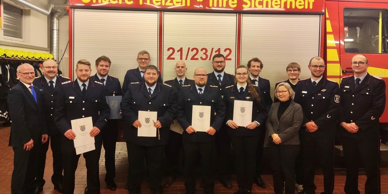 FW Flotwedel: Jahreshauptversammlung der Ortsfeuerwehr Wienhausen mit zahlreichen Beförderungen und Ehrungen - 4 Kameraden erhalten die Niedersächsische Rettungsmedaille - Foto: presseportal.de