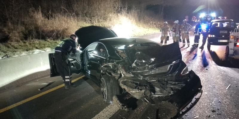 FW Burscheid: Stau sorgt für Verzögerung bei schweren Verkehrsunfall - Foto: presseportal.de