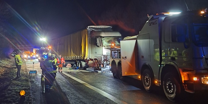 POL-OF: Folgenreicher Unfall zwischen zwei Sattelzügen - eine Person verletzt - Foto: presseportal.de