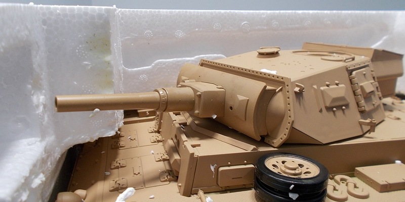 HZA-SI: Panzer sind kein Spielzeug - ZOLL entdeckt zwei Modellpanzer ohne CE-Kennzeichen in Postpaket - Foto: presseportal.de