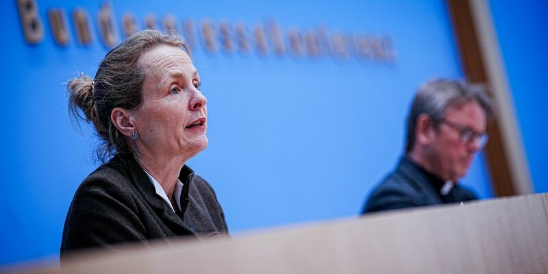 Die evangelische Prälatin Anne Gidion und der katholische Prälat Karl Jüsten verantworten die gemeinsame Stellungnahme der Kirchen. (Archivbild) - Foto: Kay Nietfeld/dpa