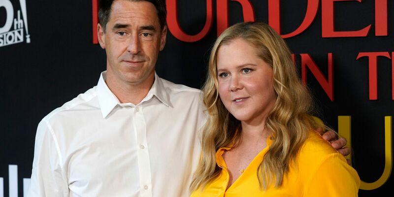 Amy Schumer ist eigenen Angaben zufolge eher unglücklich darüber, dass ihr Sohn inzwischen lesen kann. (Archivbild) - Foto: Chris Pizzello/Invision via AP/dpa