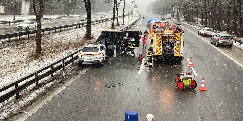 FW-M: Anhänger herrenlos auf der A 95 (Forstenrieder Park) - Foto: presseportal.de
