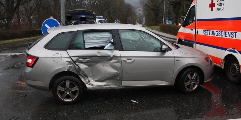 LPI-J: Abgebogen ohne Beachtung des Gegenverkehrs - Foto: presseportal.de