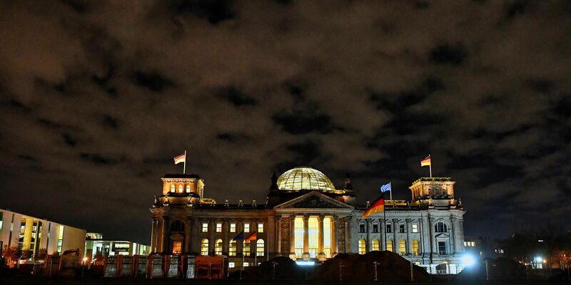 Im Bundestag stehen heute zwei Anträge der CDU/CSU-Fraktion zur Wende in der Migrationspolitik zur Abstimmung. - Foto: Paul Zinken/dpa
