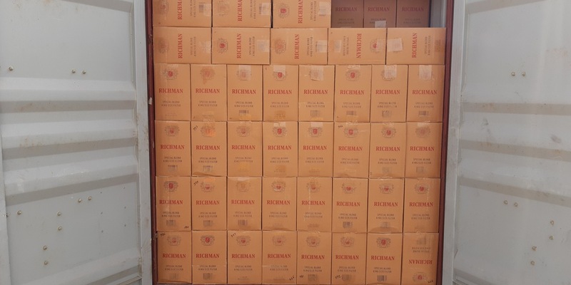 ZOLL-H: 150 Container mit rund 1,5 Milliarden unversteuerten und unverzollten Zigaretten sowie ein dadurch verursachter Steuerschaden von 550 Mio. EUR ermittelt - Foto: presseportal.de