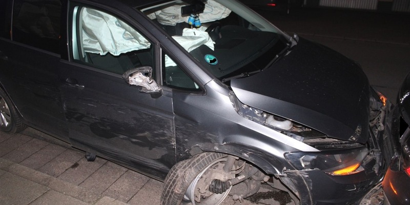 POL-MI: Sechs Autos bei Unfall beschädigt - Foto: presseportal.de