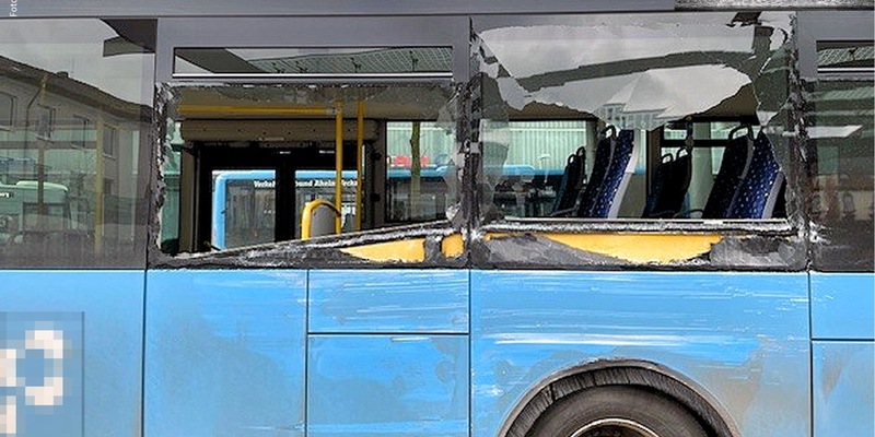 POL-PPWP: Unfall mit Linienbussen - Foto: presseportal.de