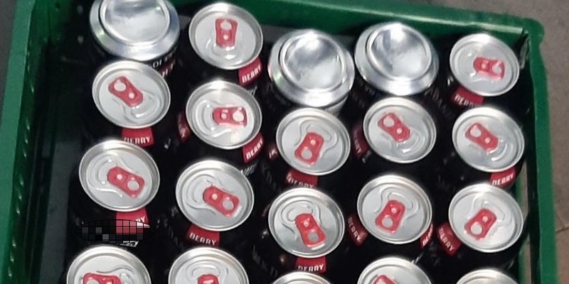 BPOL-HH: Supermarkt - Kunde steckt sich 20 Alkohol-Mixgetränke in die Einkaufstasche, aber ohne die Ware zu bezahlen... - Foto: presseportal.de