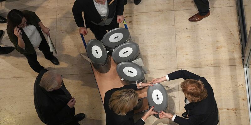 Der Bundestag stimmte über zwei CDU/CSU-Anträge zur Migration ab - einer scheiterte. - Foto: Michael Kappeler/dpa