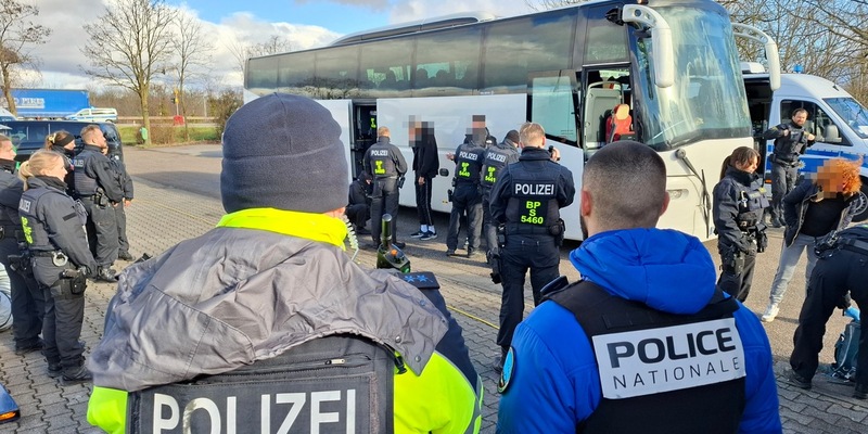 BPOLI-OG: Champions League Spiel Stuttgart - Paris - Einsatzmaßnahmen an der deutsch-französischen Grenze - Foto: presseportal.de