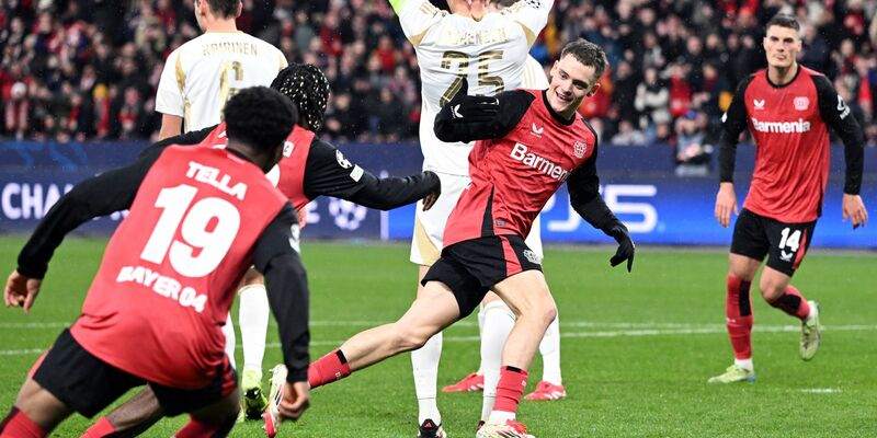 Bayer Leverkusen umgeht durch das 2:0 gegen Sparta Prag die Playoffs und steht direkt im Achtelfinale. - Foto: Federico Gambarini/dpa