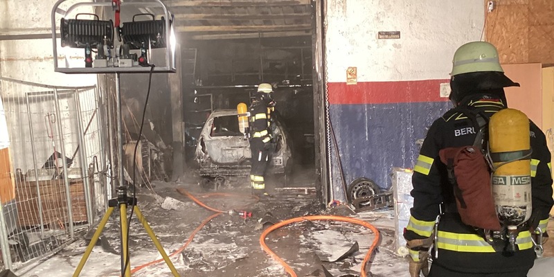 FW-M: Brand in Autowerkstatt (Trudering) - Foto: presseportal.de
