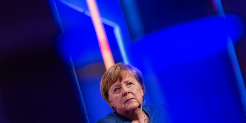 Ex-Kanzlerin Merkel kritisiert die gemeinsame Abstimmung mit der AfD. (Archivbild) - Foto: Rolf Vennenbernd/dpa-Pool/dpa