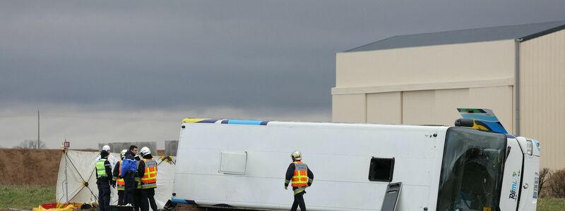 Wie es zu dem Unfall kam, war zunächst unklar. - Foto: Thomas Samson/AFP/dpa