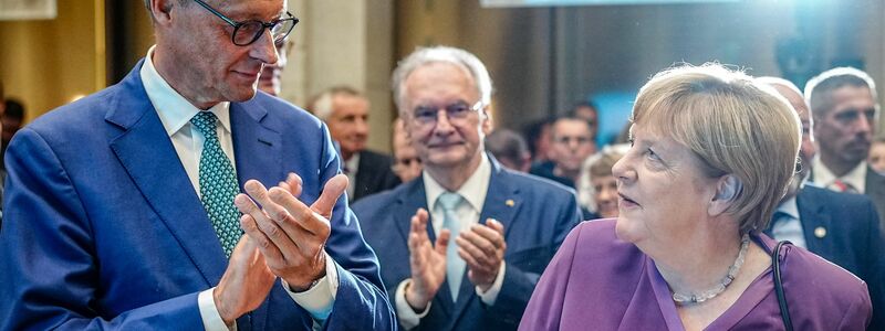 Ex-Kanzlerin Merkel distanziert sich mitten im Wahlkampf von Merz. (Archivbild) - Foto: Kay Nietfeld/dpa