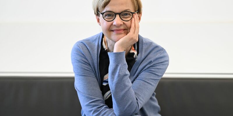 «Wenn jemand akut suizidal ist, ist das Erste, was man tun muss, Zeit zu gewinnen.» - Ute Lewitzka, Deutschlands erste Professorin für Suizidologie und Suizidprävention wurde zum 1. November 2024 an die Frankfurter Goethe-Universität berufen. - Foto: Arne Dedert/dpa