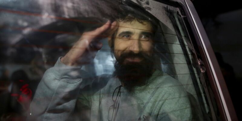 Israel ließ 110 Palästinenser im Austausch gegen Geiseln aus der Haft frei. Einige wurden nach Gaza gebracht.  - Foto: Jehad Alshrafi/AP/dpa