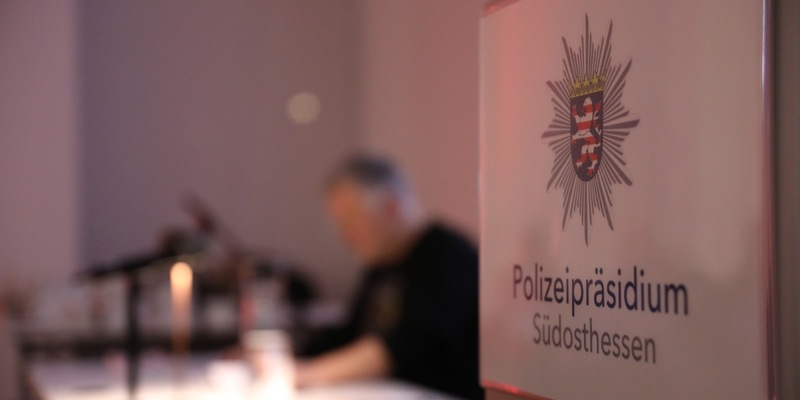 POL-OF: Polizeipräsidium wird zum Tatort: Krimi-Lesung fesselt 250 Gäste - Foto: presseportal.de