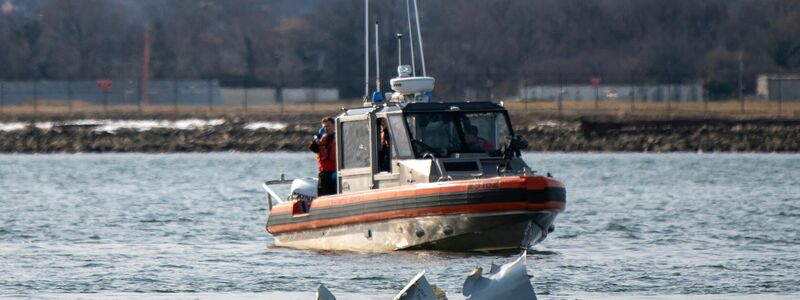 Die Ursache der Kollision ist noch ungeklärt. - Foto: Petty Officer 2nd Class Taylor B/U.S. Coast Guard/dpa