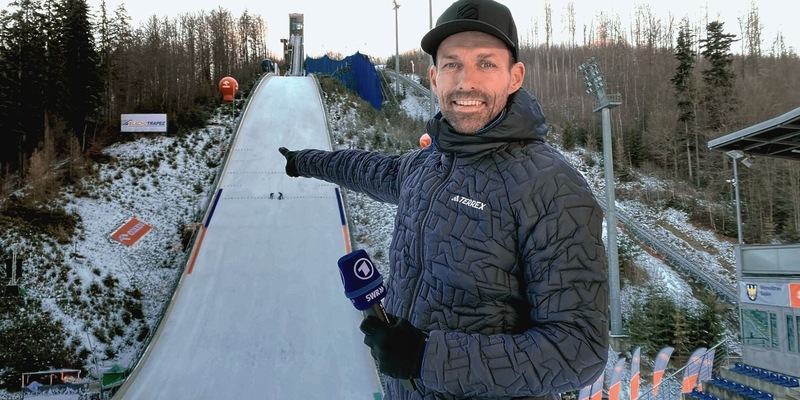 Maxi (13) und Sven Hannawald kommentieren Weltcup-Skispringen-Qualifikation / Kinder für Berichterstattung zum UEFA Women's Nations League-Spiel gesucht / GER vs. SCO live am 8. April bei KiKA - Foto: presseportal.de