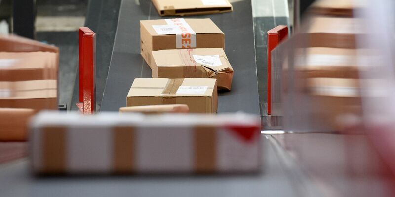 Ärger mit der Post oder einem anderen Zustelldienst? Dann kann ein Tool der Verbraucherzentralen eine erste rechtliche Einschätzung geben, ob Betroffene Ansprüche geltend machen können. - Foto: Rainer Jensen/dpa-tmn