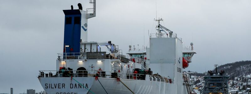 Das Schiff «Silver Dania» wurde für Ermittlungen in den Hafen von Tromsø gebracht. - Foto: Rune Stoltz Bertinussen/NTB/dpa